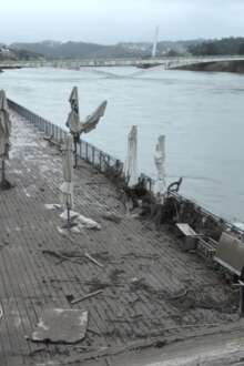 Restaurantes das docas em Coimbra reabrem após destruição das cheias